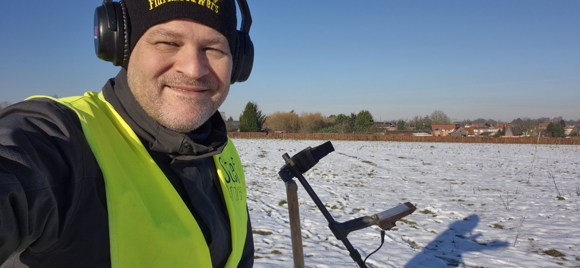 “Elke vondst vertelt een verhaal”: metaaldetectorist speurt terrein af dat eeuwen onbebouwd bleef